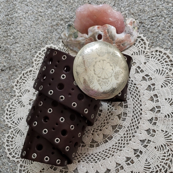 Beautiful Leather Belt - Picture 2 of 6